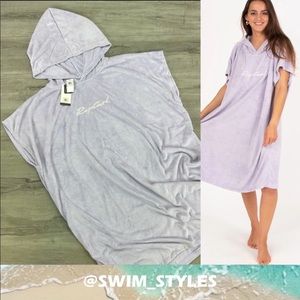 ☀️RIP CURL☀️ SCRIPT HOODED TOWEL COVER UP